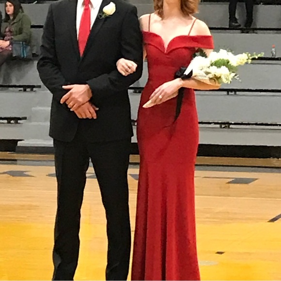 Eureka Dresses & Skirts - Eureka USA Elegant Red Off-Shoulder Gown size XS.